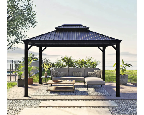 Pavillon avec canapé, table et plantes pour l'extérieur