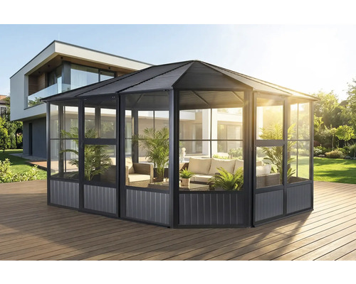 Gartenpavillon mit Glasschiebetüren und Möbeln auf einer Holzterrasse