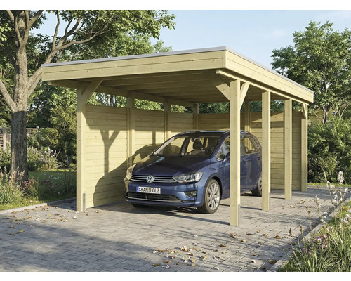 Voiture sous un abri de voiture en bois avec paroi latérale
