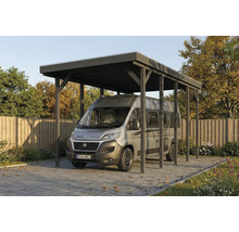 Carport aus Holz mit darunter geparktem Wohnmobil