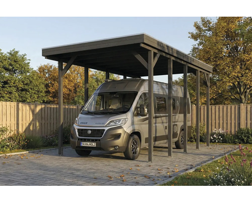 Carport aus Holz mit darunter geparktem Wohnmobil