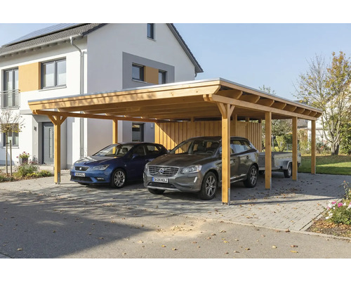 Holz Carport mit zwei geparkten Autos