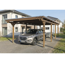 Carport en bois avec voiture et remorque sur un sol pavé