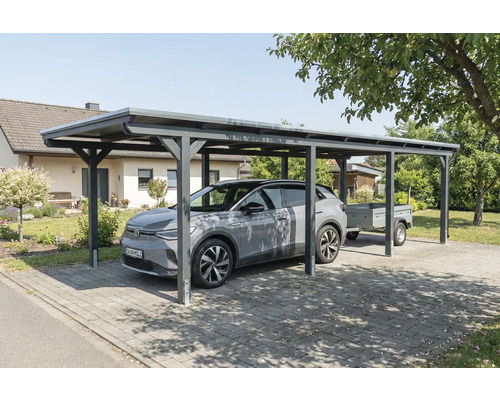 Carport mit Auto und Anhänger auf einem Grundstück