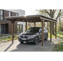 Voiture sous un abri de voiture en bois