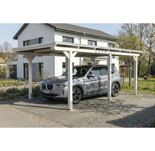 Auto unter einem Carport aus Holz vor einem Haus