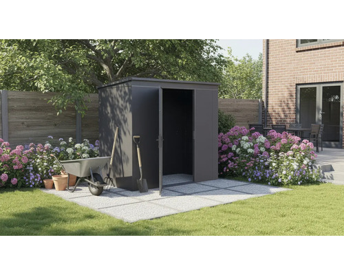 Garten mit Metallgerätehaus, Schubkarre, Spaten und Blumen