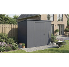 Grauer Metall Geräteschuppen mit Tür im Gartenbereich