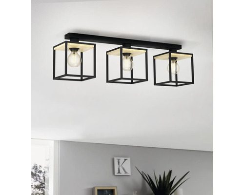 Deckenleuchte mit drei Leuchten im geometrischen Design