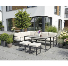 Ensemble de meubles de jardin avec banc d'angle, table et tabourets sur une terrasse devant une maison moderne