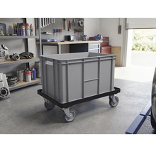 Grauer Lagerbehälter auf einem Rollbrett in einer Werkstatt.