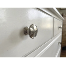 Commode avec poignée argentée