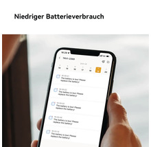 Smartphone affichant des notifications d une application concernant le niveau de batterie faible d un thermostat de radiateur.