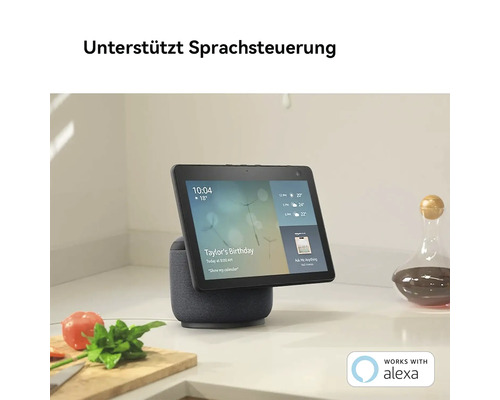 Amazon Echo Show 10 sur un plan de travail de cuisine affichant calendrier et météo, commande vocale, logo Works with Alexa.