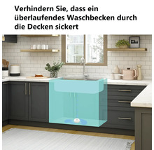 Détecteur de fuite d'eau dans un meuble sous évier pour détecter les fuites dans une cuisine moderne avec mur carrelé et plan de travail en pierre.