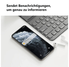 Smartphone zeigt eine Benachrichtigung für einen Notfall-Button auf dem Display neben einer Tastatur und kabellosen Kopfhörern.