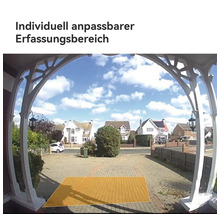 Vue d'une caméra de surveillance montrant une zone de détection réglable individuellement sur une allée résidentielle.