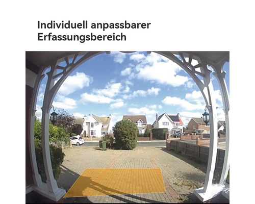 Vue d'une caméra de surveillance montrant une zone de détection réglable individuellement sur une allée résidentielle.