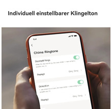 Smartphone en mains montrant les paramètres de l'application pour une sonnerie de sonnette réglable individuellement.