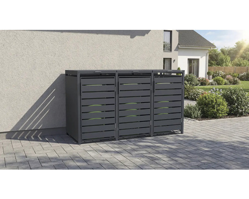 Dreifach-Mülltonnenbox aus Metall in Anthrazit auf einer gepflasterten Fläche vor einer hellen Hauswand.