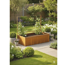 Jardinière surélevée rectangulaire en métal aspect rouille avec treillis et plantes grimpantes sur une terrasse dans un jardin.