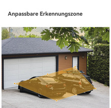 Eine Garageneinfahrt mit zwei Autos und einer hervorgehobenen, anpassbaren Erkennungszone einer Überwachungskamera.