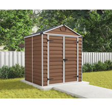 Abri de jardin en plastique marron avec toit à deux pans et double porte sur une fondation en béton.