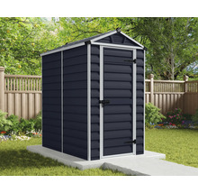 Abri de jardin en plastique anthracite avec cadre blanc et toit à deux pans sur un socle en béton dans un jardin devant une clôture en bois.