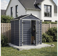 Abri de jardin en plastique anthracite avec toit à deux pans et double porte, installé sur une dalle en béton dans un jardin.