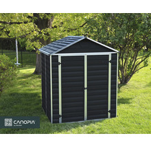 Abri de jardin moderne gris foncé avec double porte et toit à deux pans sur une pelouse dans un jardin. Logo Canopia by Palram.