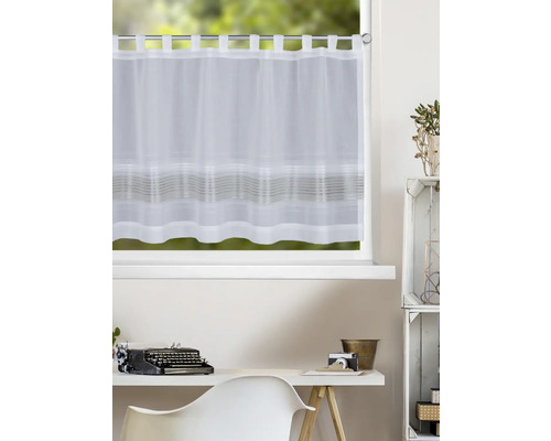 Brise-bise semi-transparent à passants avec rayures horizontales devant une fenêtre dans une pièce lumineuse avec bureau.