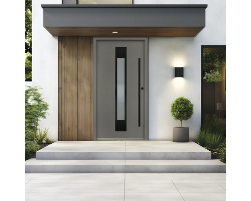 Porte d entrée grise moderne avec insert en verre vertical, revêtement en bois et marches en béton.
