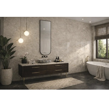 Modernes Badezimmer mit großen Wandfliesen in Marmoroptik, dunklem Waschtischunterschrank, gemustertem Aufsatzbecken, hohem Spiegel und Badewanne.