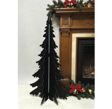 Silhouette de sapin de Noël noire tridimensionnelle en métal devant une cheminée en bois décorée de façon classique.