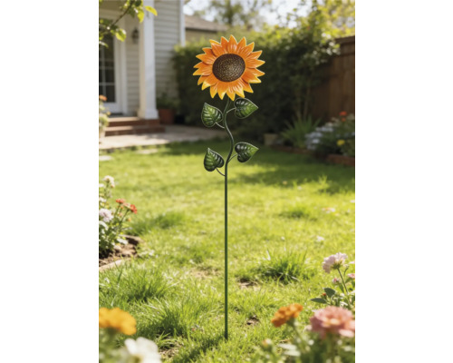 Dekorativen Gaartstecker a Form vun enger Sonneblum aus Metall op enger Wiss.