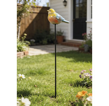 Piquet de jardin avec un oiseau coloré en céramique sur une tige métallique, placé dans une pelouse verte devant une maison.