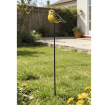Gartenstecker mit gelbem Vogel aus Keramik auf einem schwarzen Metallstab in einem sonnigen Garten mit Rasen.