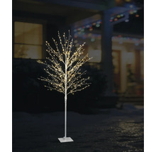 Arbre lumineux à LED pour l'extérieur avec lumières blanc chaud et tronc blanc sur un socle carré dans un environnement hivernal.