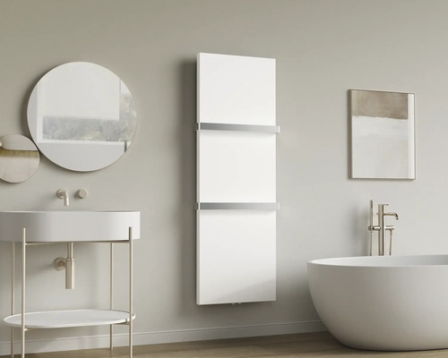 Salle de bains moderne avec radiateur plat blanc et porte-serviettes, baignoire en îlot, lavabo et miroir rond.