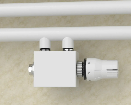 Vanne de thermostat de radiateur avec boîtier et tête blancs, montée sur deux tuyaux horizontaux.