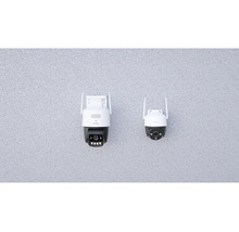 Deux caméras de surveillance Imou de différentes tailles avec antennes montées sur un mur.