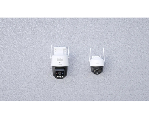 Deux caméras de surveillance Imou de différentes tailles avec antennes montées sur un mur.