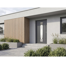 Porte d'entrée moderne anthracite avec insert vitré et poignée barre, façade en bois, jardinières grises et entrée pavée.