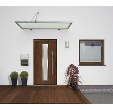 Eingangsbereich eines Hauses mit Haustür, Vordach, Briefkasten und Fenster