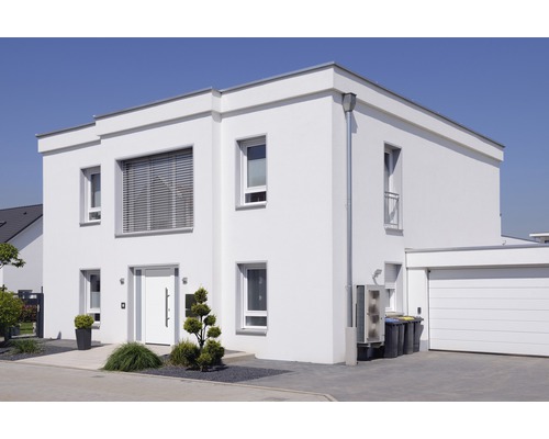 Maison moderne à deux étages avec toit plat et garage