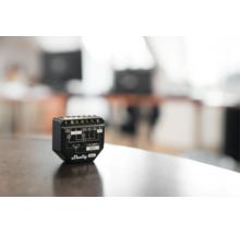 Module relais Shelly Gen3 pour maison intelligente avec schéma de câblage et bornes à vis pour montage encastré.