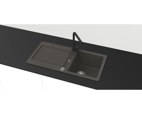 Évier à encastrer anthracite en matériau composite avec égouttoir et mitigeur de cuisine noir.