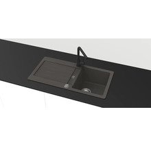 Évier à encastrer anthracite en matériau composite avec égouttoir et mitigeur de cuisine noir.