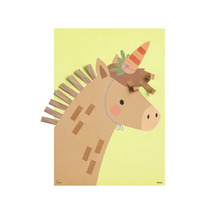 Kit de bricolage pour une licorne en papier en forme d'âne avec une carotte en guise de corne.