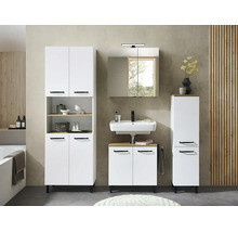 Modernes Badezimmermöbel-Set a Wäiss mat Holzoptik-Akzenter, bestehend aus Héichschrank, Spigelschrank, Waschbecken an Unterschrank.